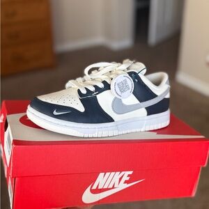 NWT Nike Navy & Grey Women’s Dunks Size 5